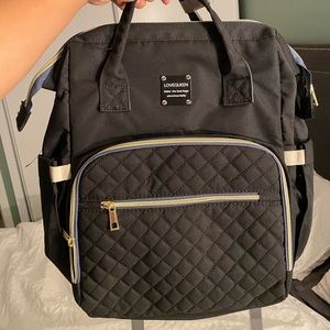 Diaper bag w/portable bassinet/changing table